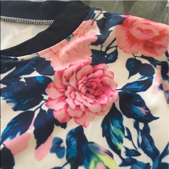 BESTSELLER RESTOCK!! ✨Floral Patterned Bomber✨ - Picture 5 of 6